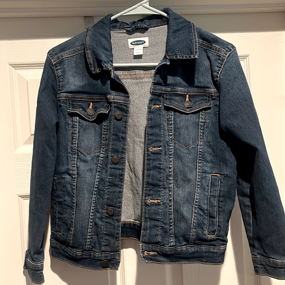 Boys denim Old Navy jacket. Size 10-12. Great condition!